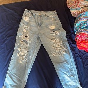 AE Relaxed Mom Jean